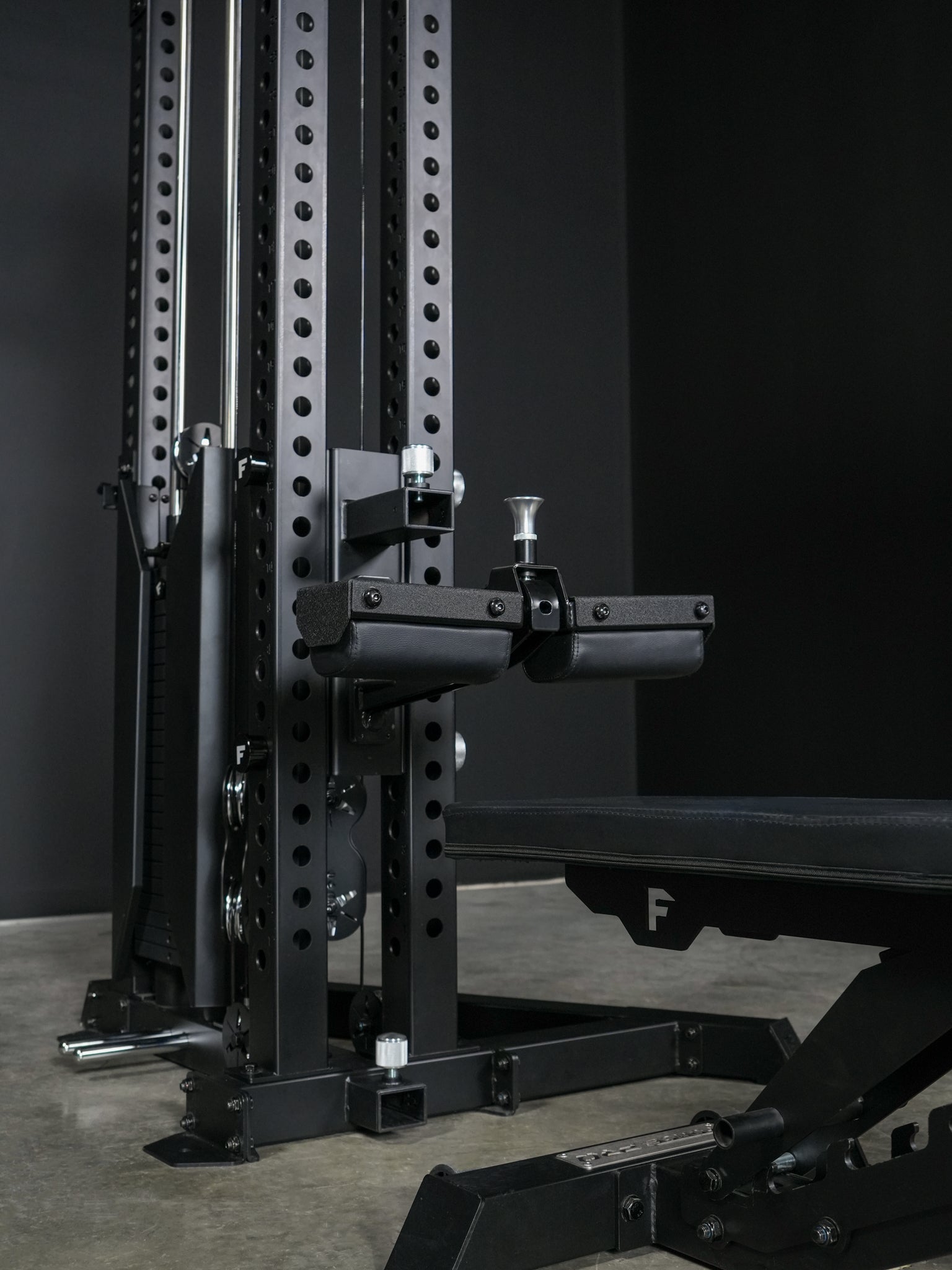 Force USAプレートラック Leg Holder and Low Row Footplate – Force USA